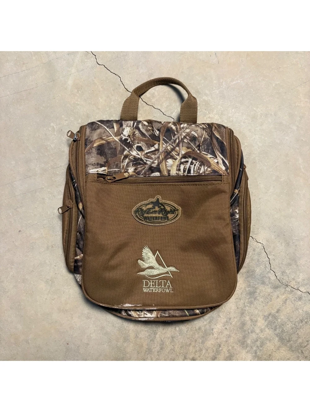 Delta Waterfoul camo hunting bag